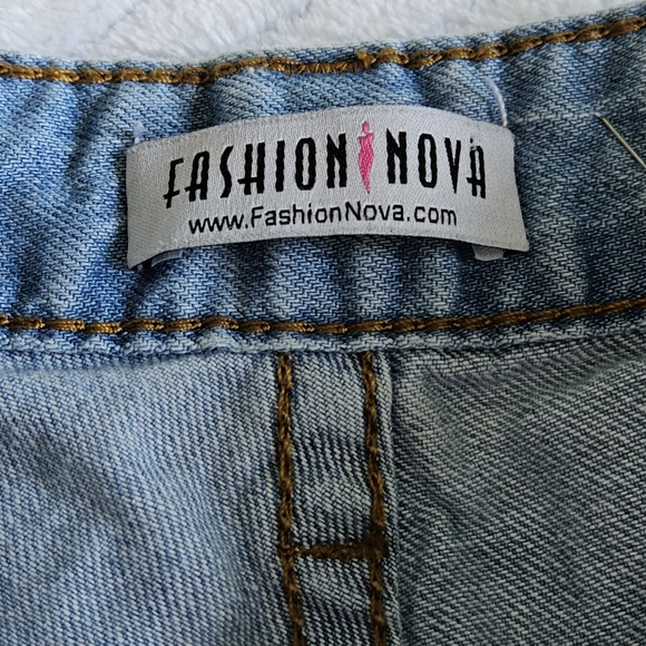 Fashion Nova Hi-Rise Cut-Off Denim Shorts Size Medium (28) - Picture 5 of 12